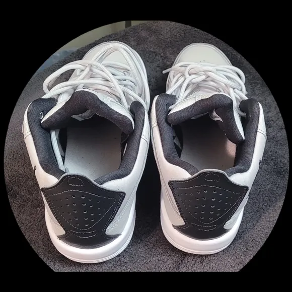 Nike Courtside 23 Midtop sneakers. Grey/white/black, Size 6 youth/boys