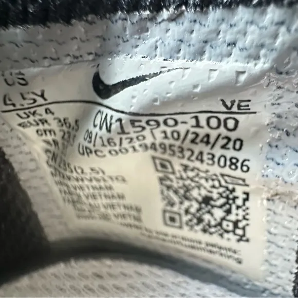 Nike Dunk Low Black &amp; White Panda - Size 4.5Y (CW1590-100)