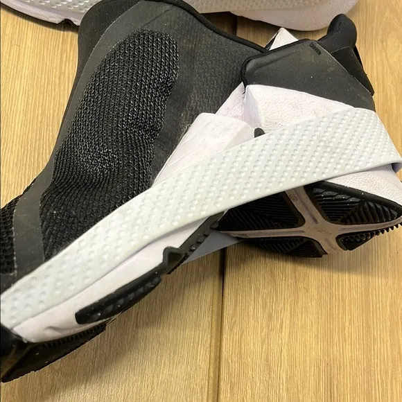 Nike Flyers Black and White Slip-On Sneakers with Cushioned Sole