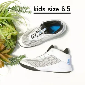 Nike Future Flight Big Kids Basketball Sneakers