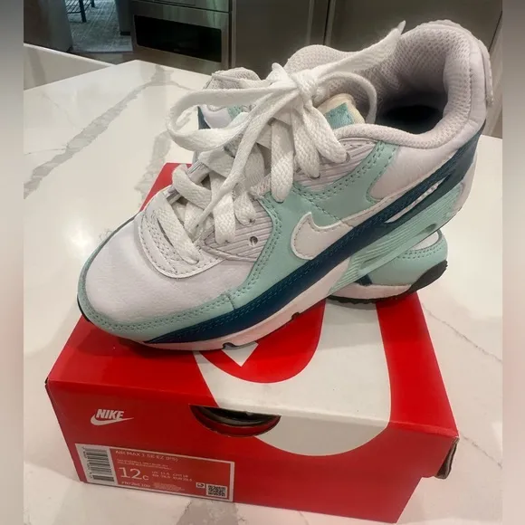 Nike Girls Air Max Sneakers - Teal and White
