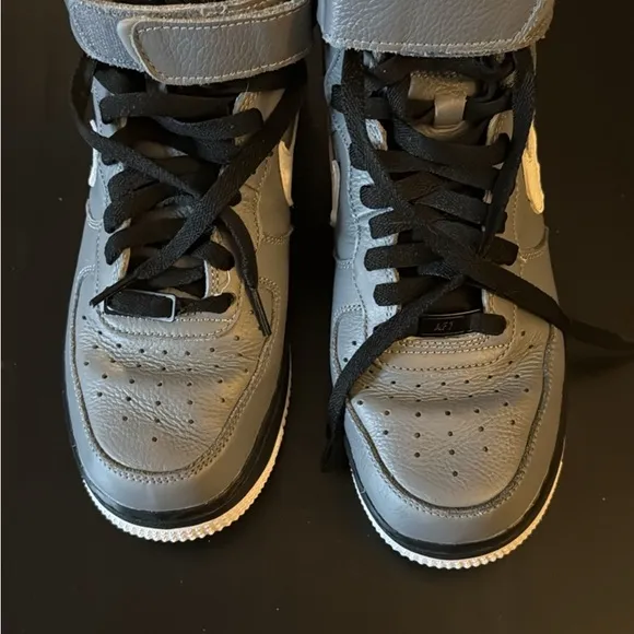 Nike Gray and Black Sneakers Mid-Top Design