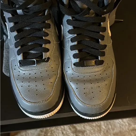 Nike Gray and Black Sneakers Mid-Top Design