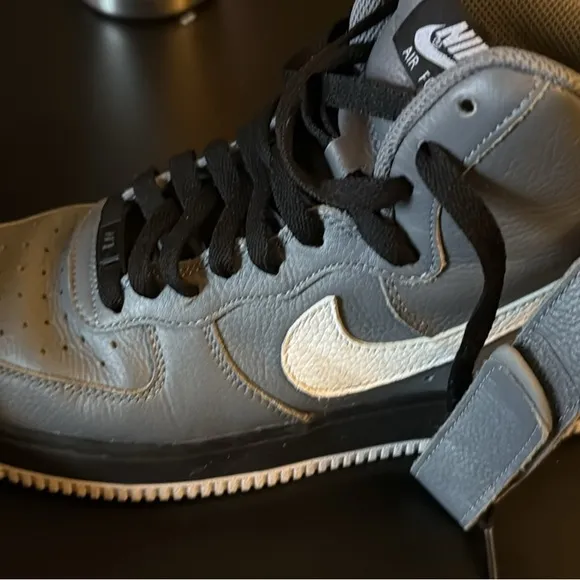 Nike Gray and Black Sneakers Mid-Top Design