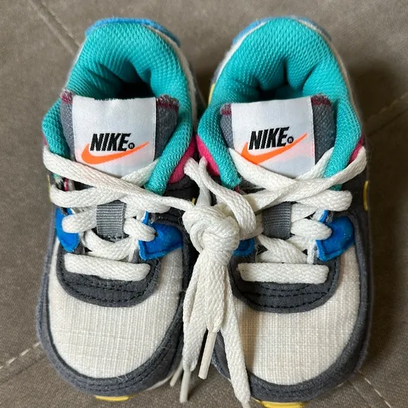 Nike Gray and White Sneakers for Everyday Comfort