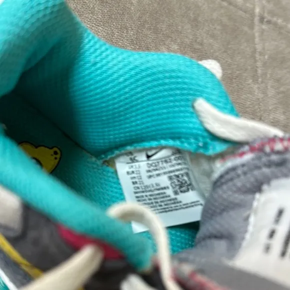 Nike Gray and White Sneakers for Everyday Comfort