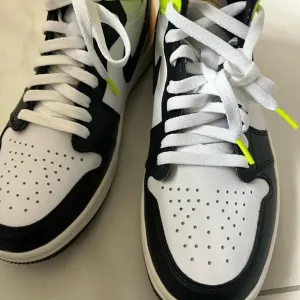 Nike Jordan1 mid  golf sneakers. size 8
