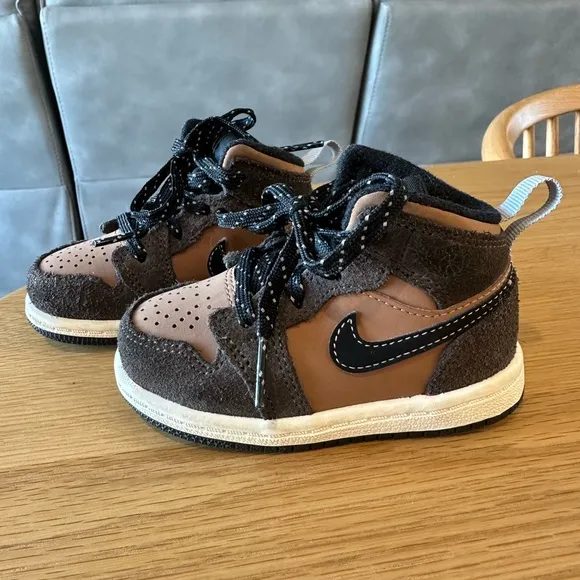 Nike Kids Brown and Black Sneakers