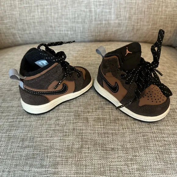 Nike Kids Brown and Black Sneakers