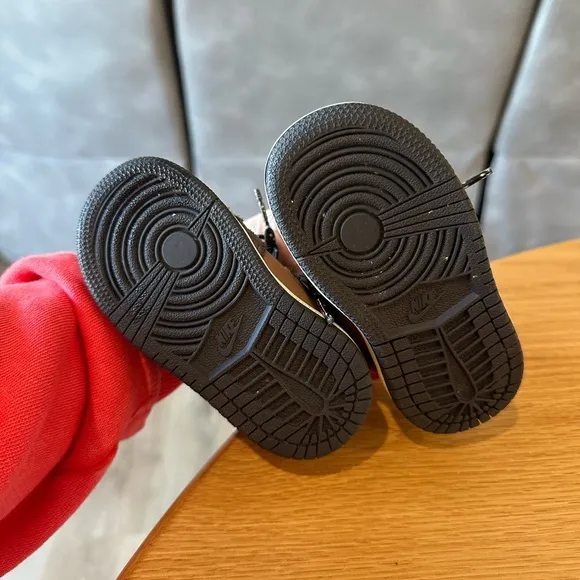 Nike Kids Brown and Black Sneakers