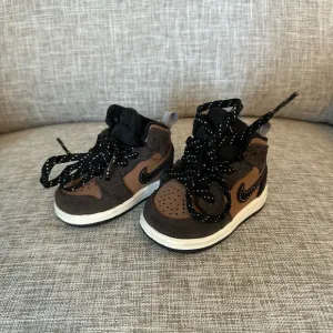 Nike Kids Brown and Black Sneakers
