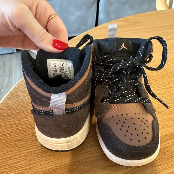 Nike Kids Brown and Black Sneakers