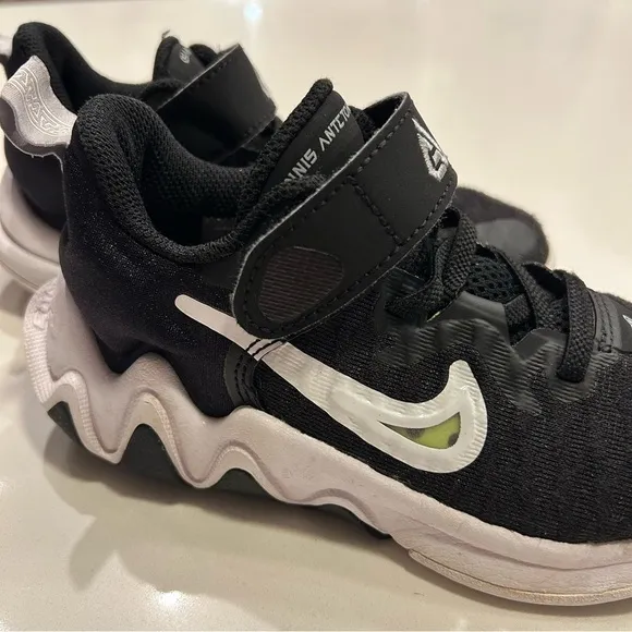 Nike Kids Giannis Immortality Black and White Sneakers, size 11C