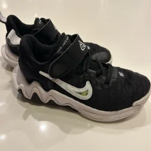 Nike Kids Giannis Immortality Black and White Sneakers, size 11C