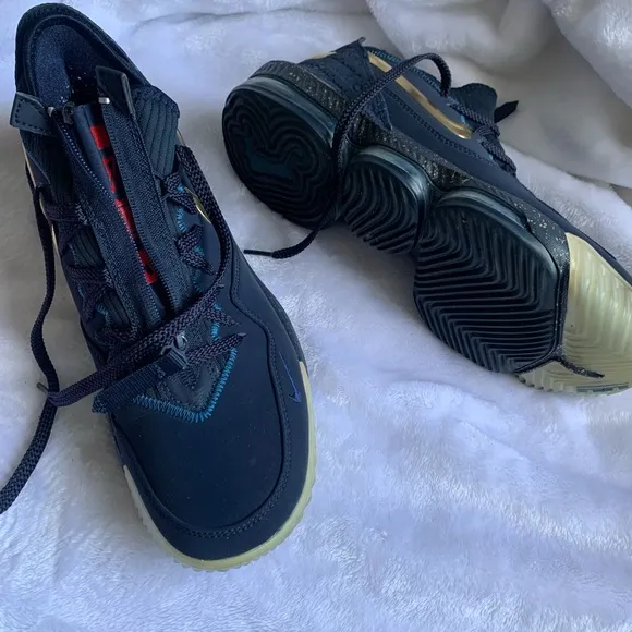 Nike LeBron 16 Low - Black and Gold