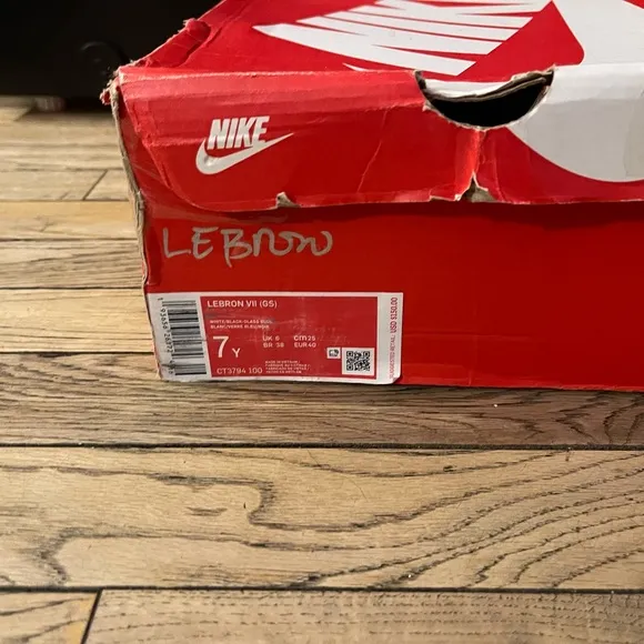 Nike LeBron 7 RED CARPET