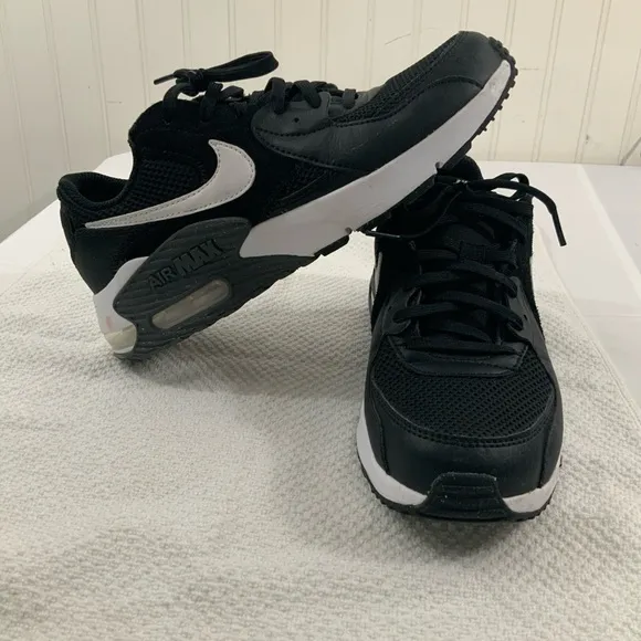 Nike Men's Black Sneakers, Nike Air Max. Retro Max air size 7.5