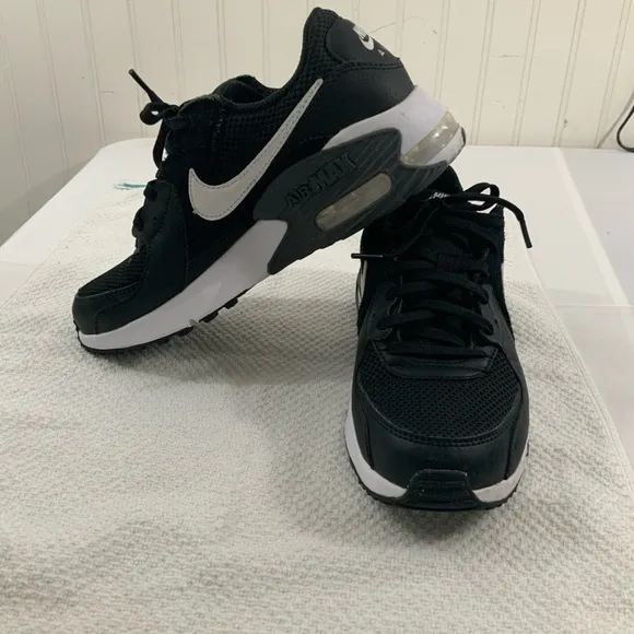 Nike Men's Black Sneakers, Nike Air Max. Retro Max air size 7.5