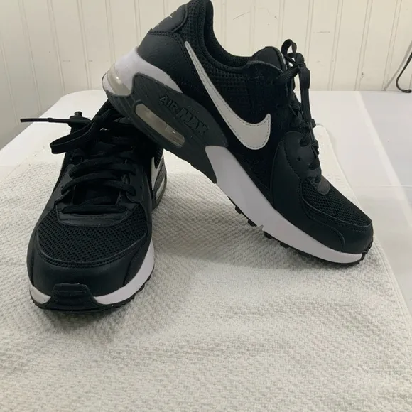 Nike Men's Black Sneakers, Nike Air Max. Retro Max air size 7.5