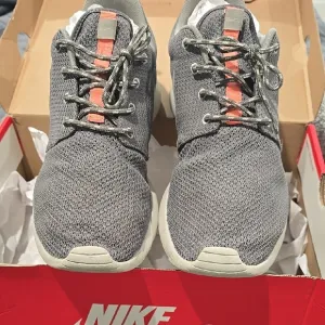 Nike ROSH Gray Sneakers