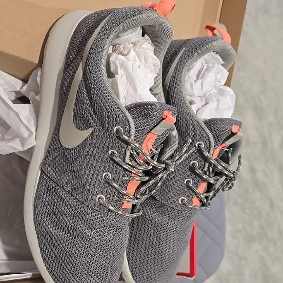 Nike ROSH Gray Sneakers