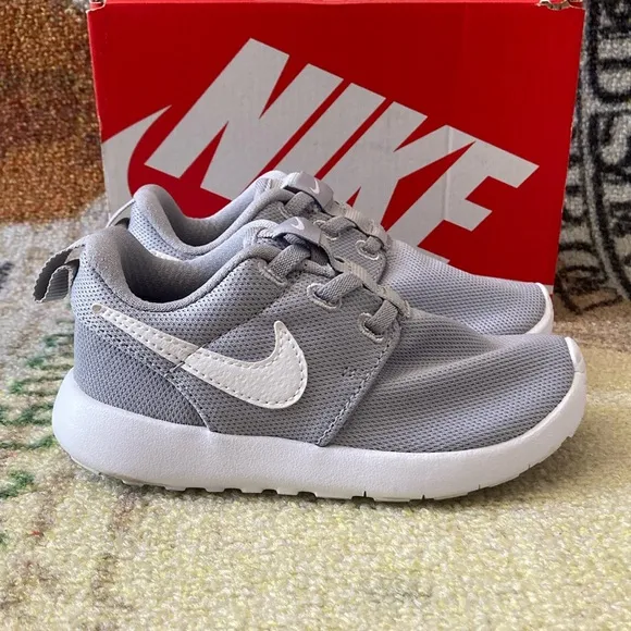 Nike Roshe One (TDV) Sneakers Size 9C Wolf Grey White