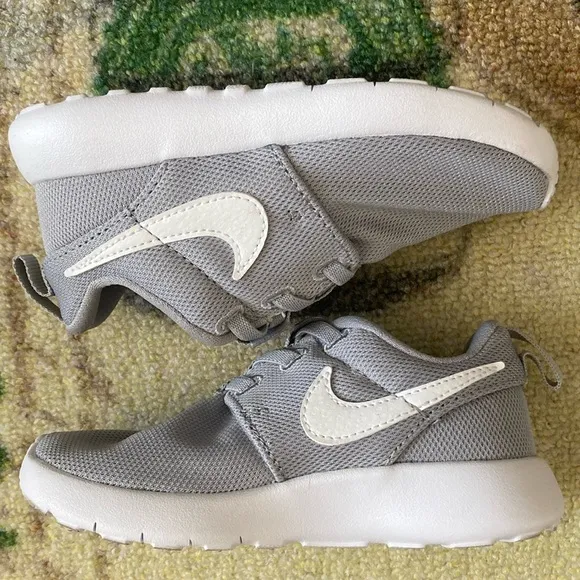 Nike Roshe One (TDV) Sneakers Size 9C Wolf Grey White