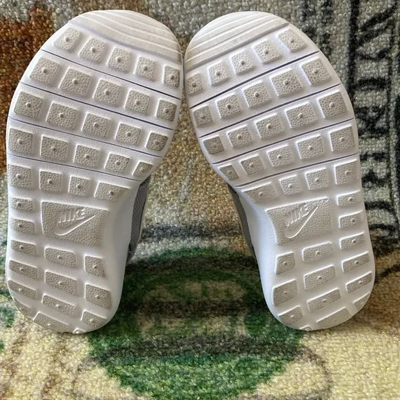 Nike Roshe One (TDV) Sneakers Size 9C Wolf Grey White