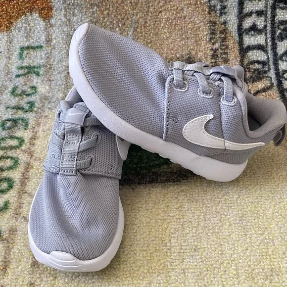 Nike Roshe One (TDV) Sneakers Size 9C Wolf Grey White