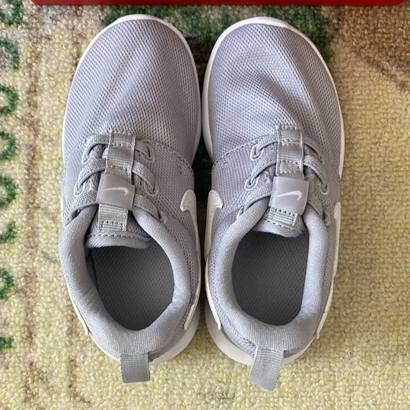 Nike Roshe One (TDV) Sneakers Size 9C Wolf Grey White