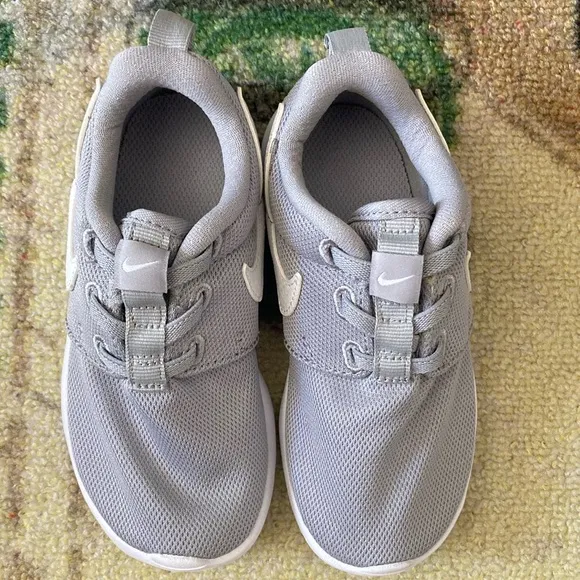 Nike Roshe One (TDV) Sneakers Size 9C Wolf Grey White