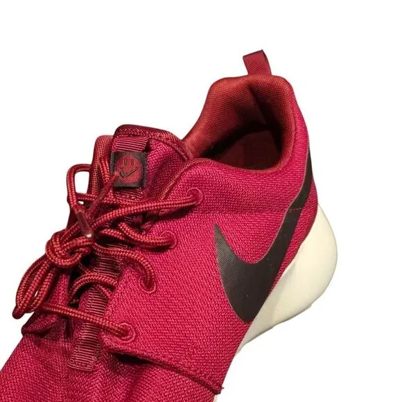 Nike Roshe One Run Team Red Burgundy Ash Grey Sail 511881-613 Mens Size 11.5