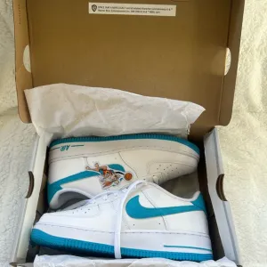 NIKE SNEAKERS X SPACE JAM COLLAB