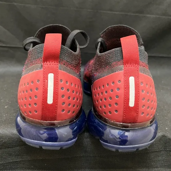 Nike vapor max Black and Red Sneakers with Flyknit and Air Cushioning size 9.5