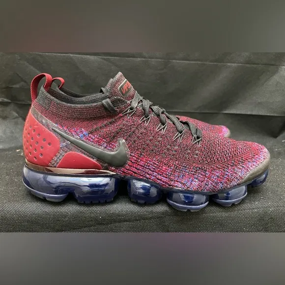 Nike vapor max Black and Red Sneakers with Flyknit and Air Cushioning size 9.5