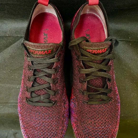 Nike vapor max Black and Red Sneakers with Flyknit and Air Cushioning size 9.5
