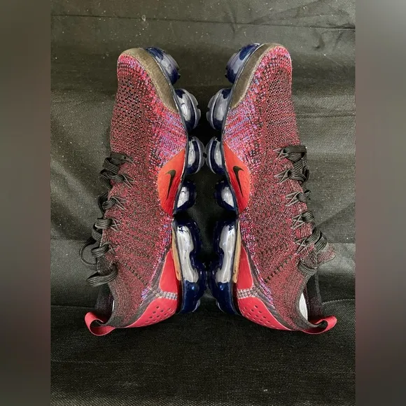 Nike vapor max Black and Red Sneakers with Flyknit and Air Cushioning size 9.5