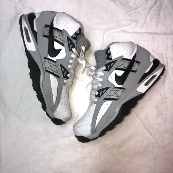 Nike White and Black Sneakers with Air Technology