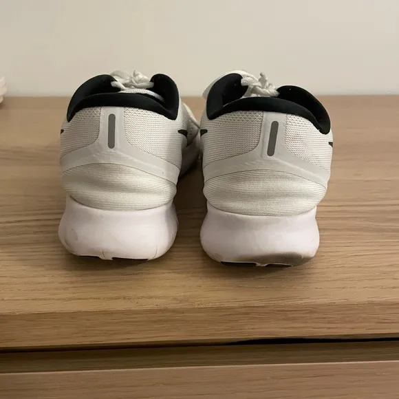 Nike White and Black Sneakers