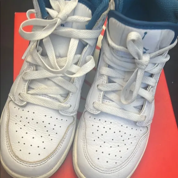 Nike White and Blue Sneakers with Low-Top Design
