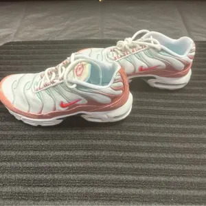 Nike White and Pink Sneakers with Air Max Cushioning
