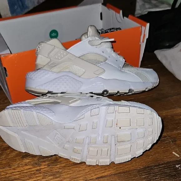 Nike White and Tan Sneakers with Classic Huarache Design