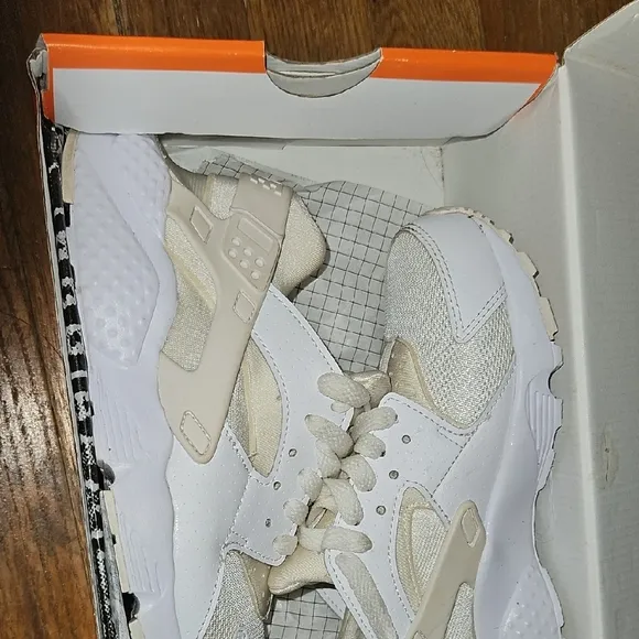 Nike White and Tan Sneakers with Classic Huarache Design