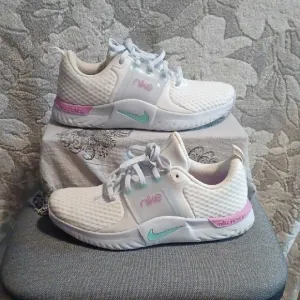 Nike Women Size 7.5 White and Mint Sneakers