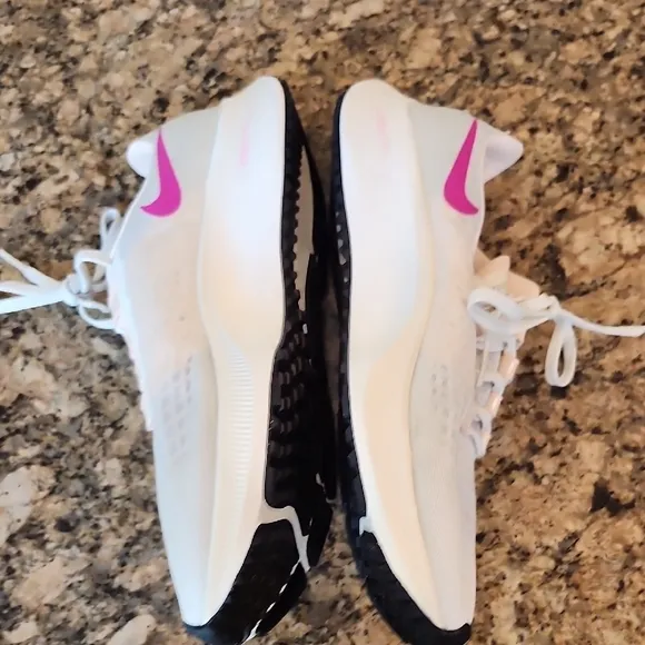 Nike Womens Air Zoom Pegasus 37 - Pale Ivory / Barely Volt - Sz: 10