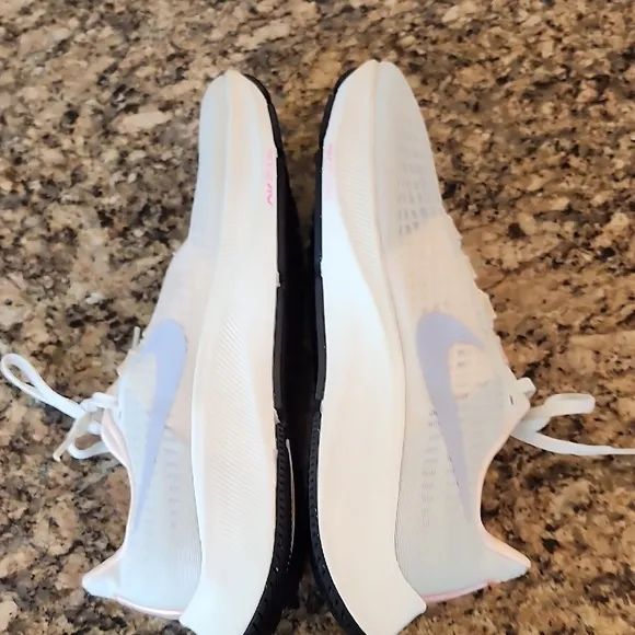 Nike Womens Air Zoom Pegasus 37 - Pale Ivory / Barely Volt - Sz: 10