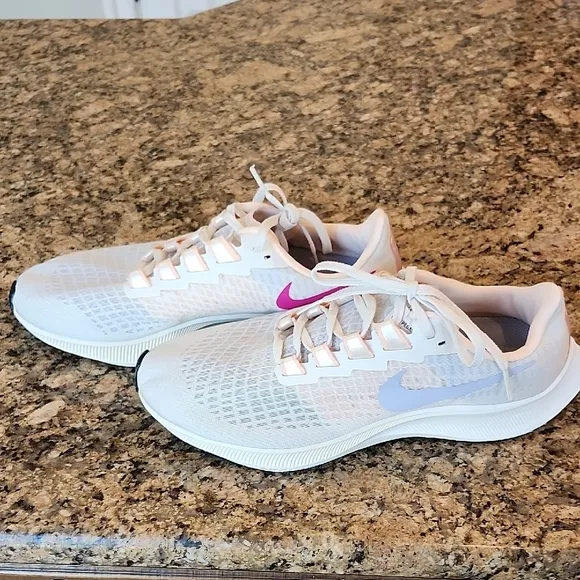 Nike Womens Air Zoom Pegasus 37 - Pale Ivory / Barely Volt - Sz: 10