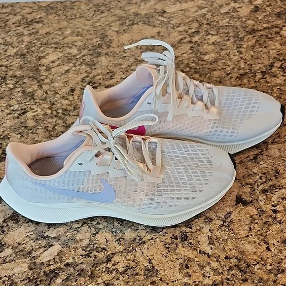 Nike Womens Air Zoom Pegasus 37 - Pale Ivory / Barely Volt - Sz: 10