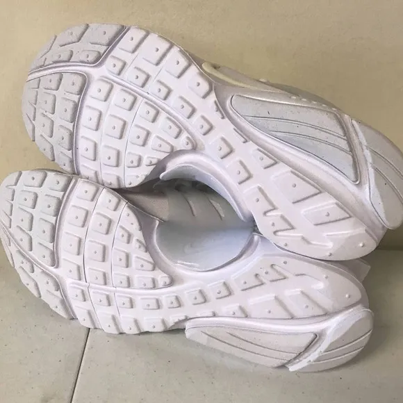 Nike Youth Presto Big Kids Size 4Y Shoes, White