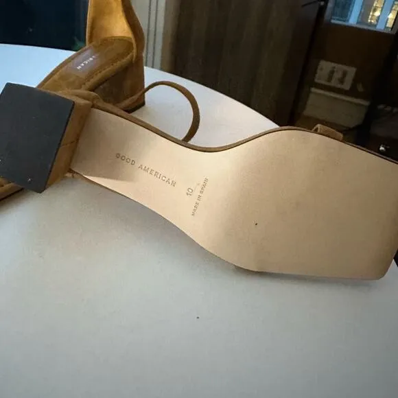 NWB Good American Block Heel Square Toe Sandals in Amber, Size 10